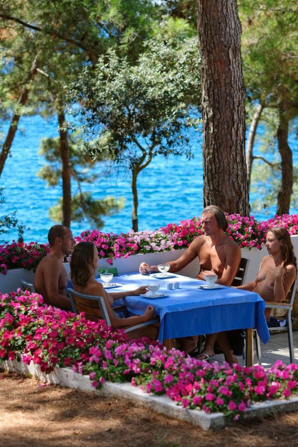 Maistra Camping Koversada Uncovered Naturist Mobile Homes ヴルサル エクステリア 写真